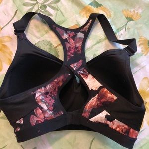 Victoria's Secret Intimates & Sleepwear - Victoria sport incredible sports bra size 32DDD Victoria's Secret Intimates & Sleepwear - Victoria sport incredible sports bra size 32DDD